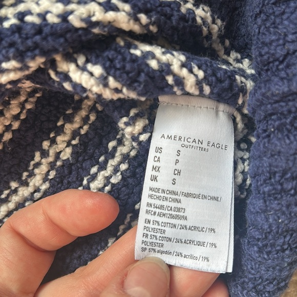 American Eagle Sweater - Picture 6 of 6